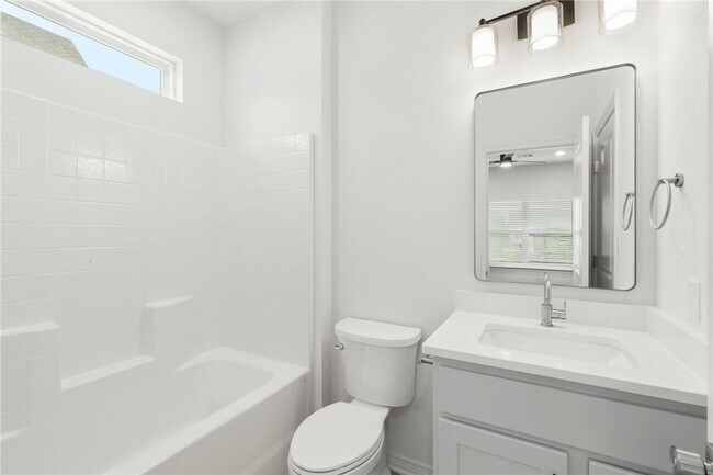 Building Photo - 240 Richards St