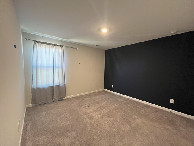 Building Photo - 1/2 off one month special!!!  Call for det...