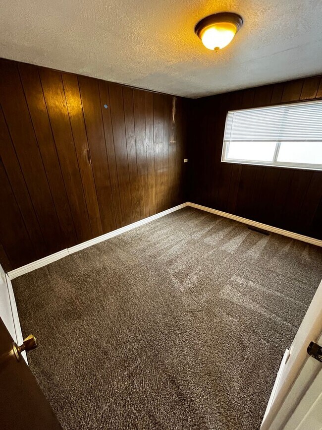 Building Photo - Immediate Move-In | Charming 2 Bed/1 Bath in Prime Provo Location