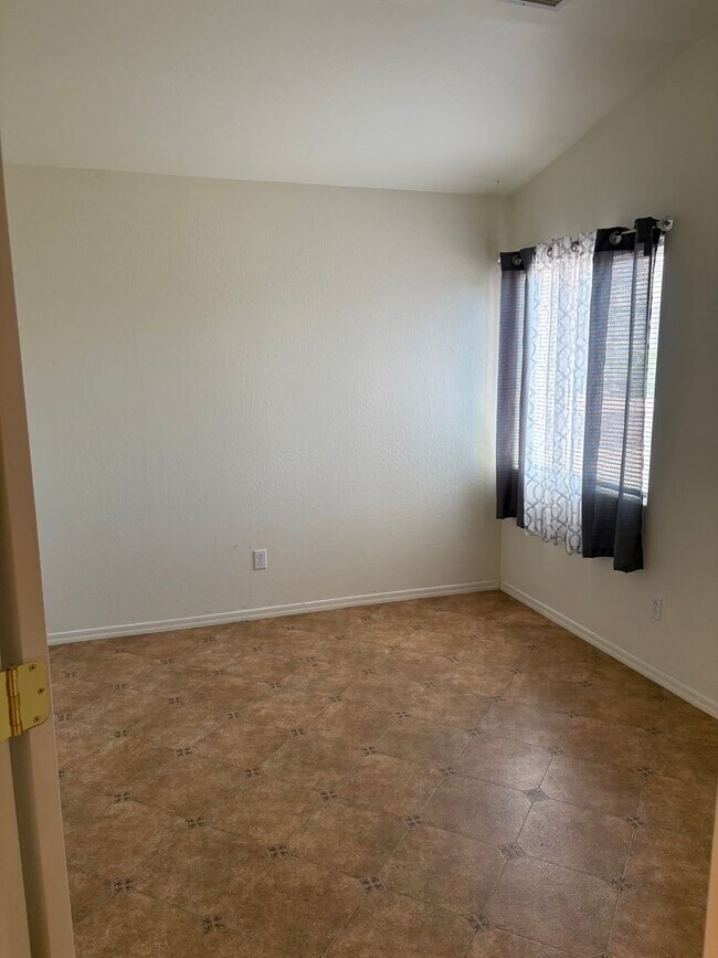 Building Photo - Unfurnished, 1 Year Minimum - Procure Only