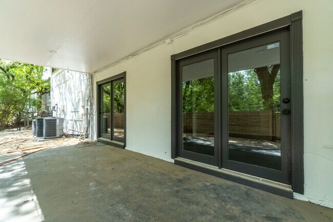 Building Photo - Tarrytown STUNNER!!!
