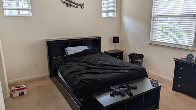 Building Photo - WELCOME HOME! Available 2 Bedroom 2 Bath Located in Elk Grove! Contact us today!!!