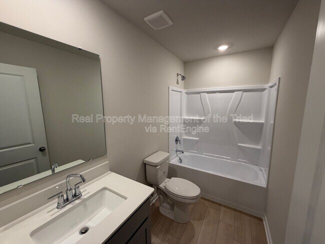 Building Photo - 1784 Mallard Dr
