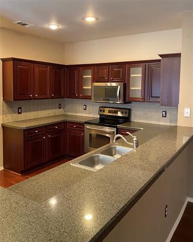 Building Photo - 207 Colonial Ln