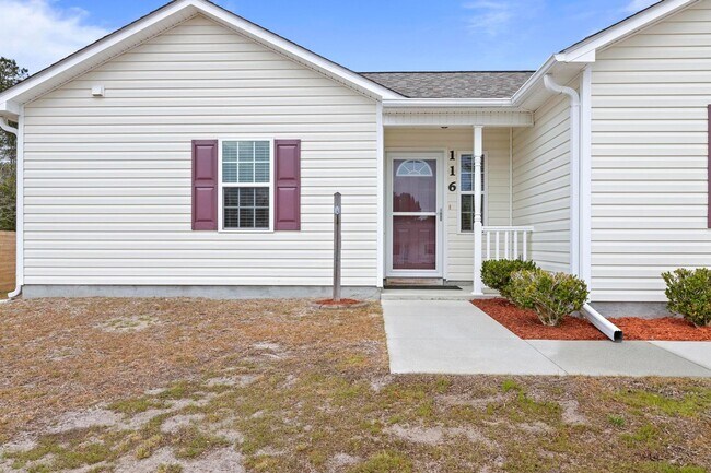 Building Photo - Ranch with fenced yard in Swansboro HS Dis...