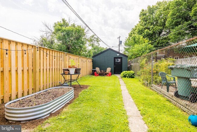 Building Photo - 241 Lynhaven Dr