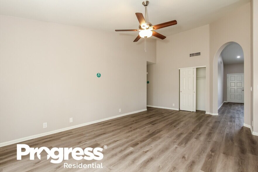 Building Photo - 10249 W Orange Dr