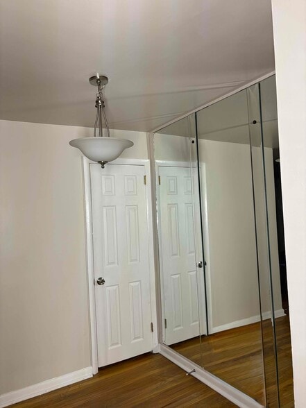 Building Photo - 321 Forrest Ave