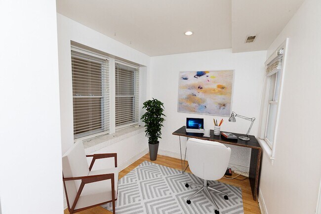 Building Photo - Conveniently Located 1 Bedroom Plus Den in Brookland