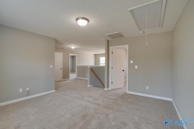 Building Photo - 105 Vandenberg Ln