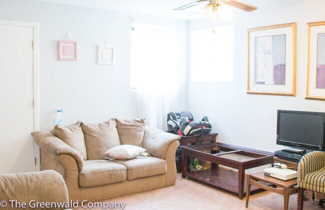 Building Photo - 839 N Sacramento Blvd