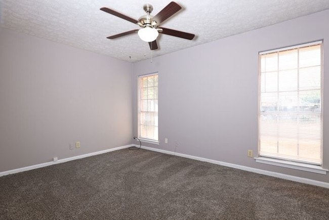 Building Photo - 4667 Ray Dr