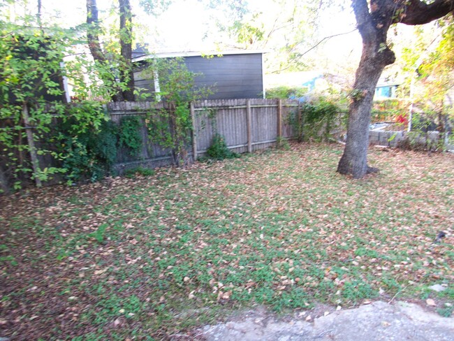 Building Photo - Charming & eclectic 1930's home!