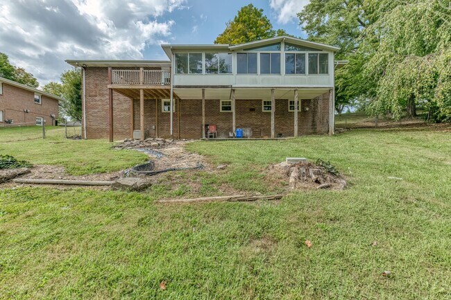 Building Photo - 2301 Old Lewis Rd