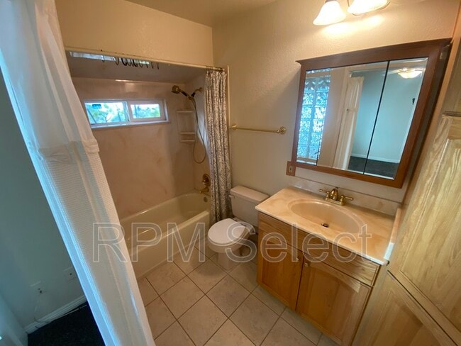 Building Photo - 1686 Somerset Pl