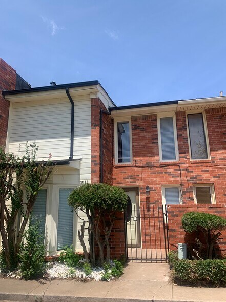 Building Photo - 2111 NW 117th St