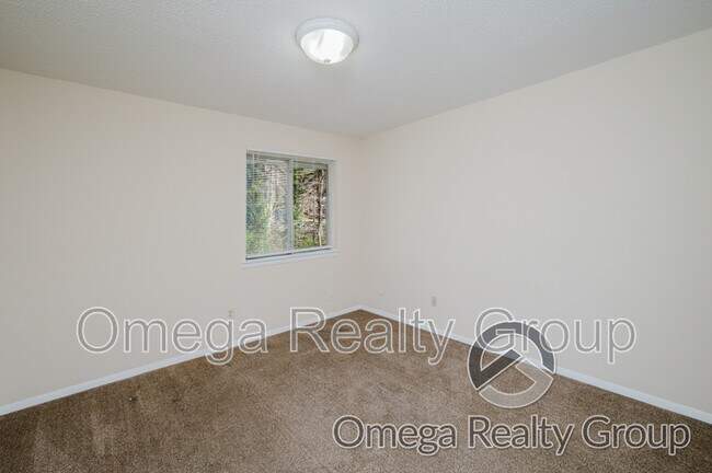 Building Photo - 1600 14th Ave E