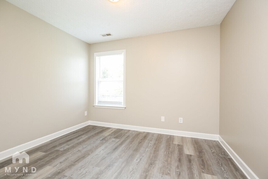 Building Photo - 1634 Beaconcrest Cir