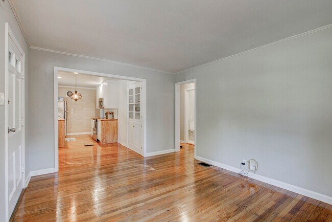 Building Photo - 5628 Norwaldo Ave