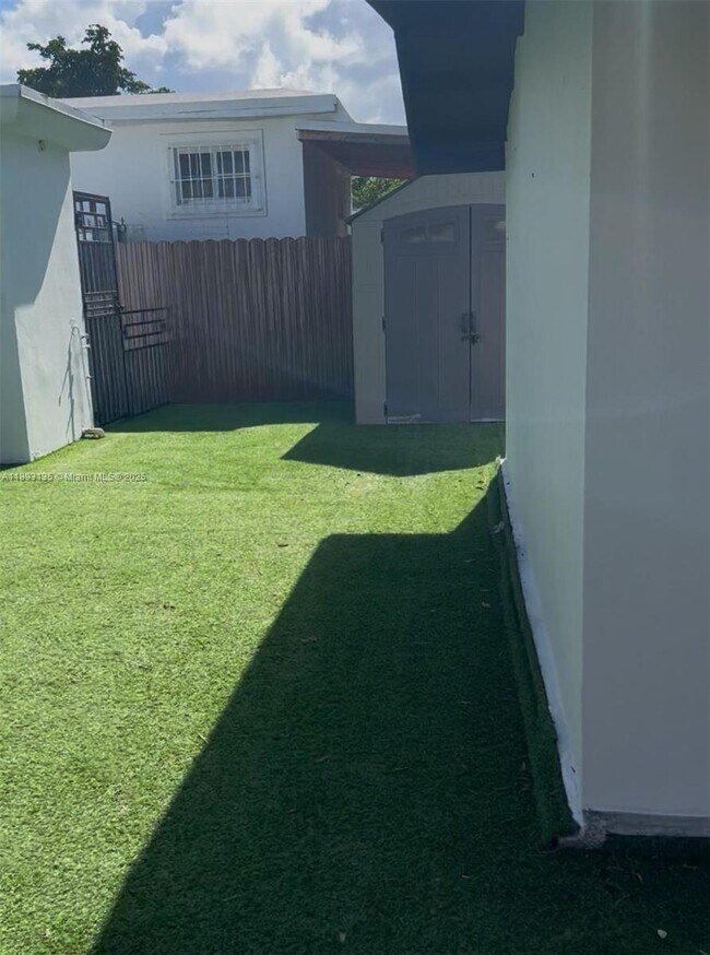 Building Photo - 1947 NW 33rd St