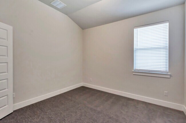 Building Photo - 120 Birkshire Dr