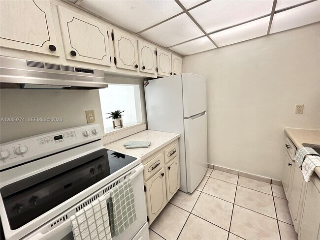 Building Photo - 14301 N Kendall Dr