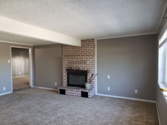 Primary Photo - 44238 Carolside Ave