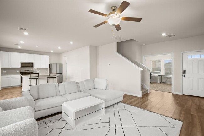 Building Photo - 14424 Heartland Dr