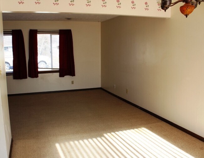 Building Photo - Spacious home in East Manhattan!