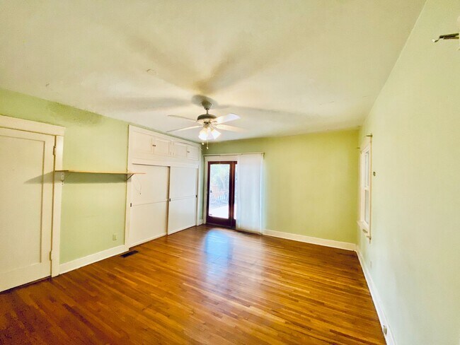 Building Photo - Beautiful 4 Bedroom Cottage in Kensington with Extra Room for an Office!