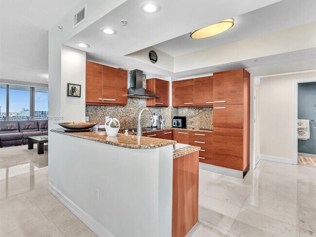 Building Photo - 3535 S Ocean Dr