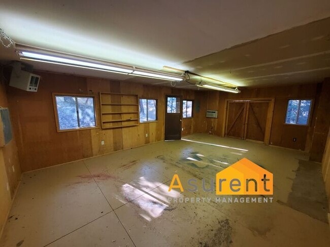 Building Photo - Amazing Property on 1.25 Acres Available in October! 3 Bed/2 Bath Plus Office Space and Shop