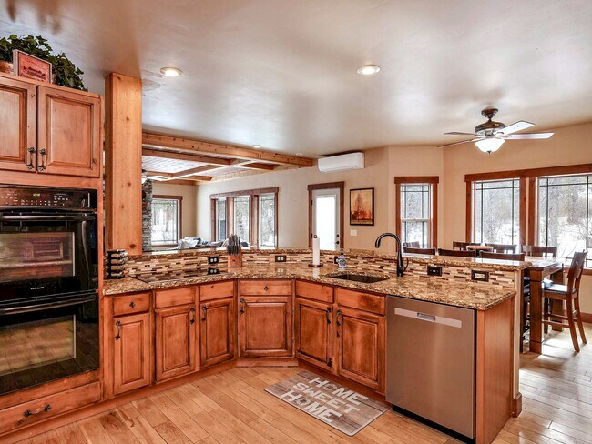 Building Photo - 235 Moonridge Dr