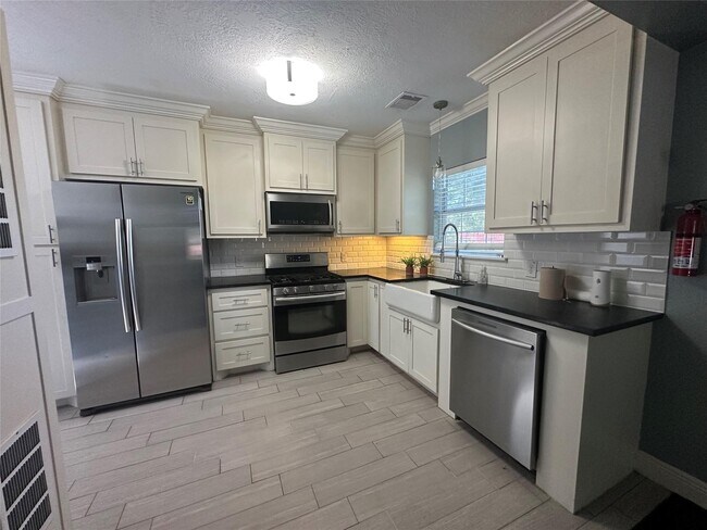 Building Photo - 4924 Polk St