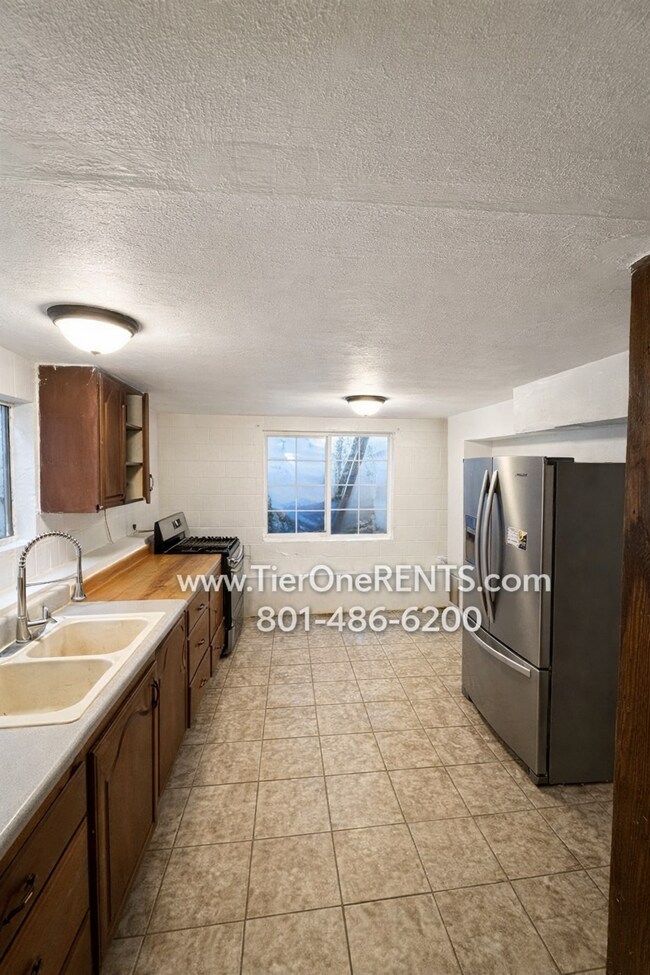 Building Photo - NO DEPOSIT option available for qualified renters with Obligo.
