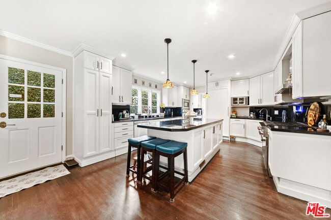 Building Photo - 401 N McCadden Pl