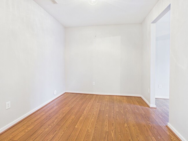 Building Photo - 4715 Milfax Rd