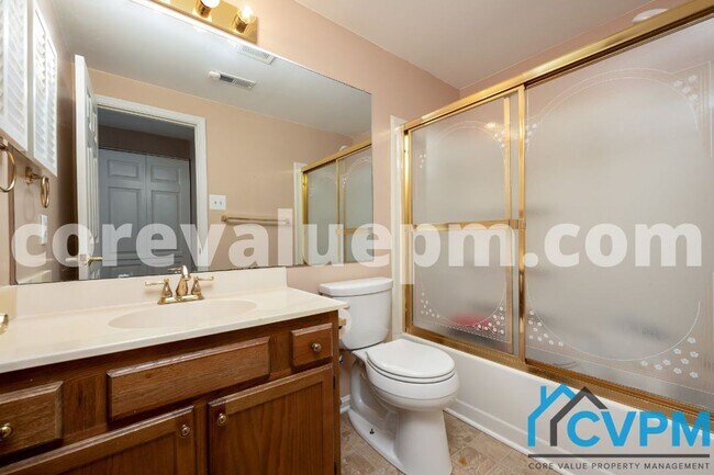 Building Photo - 15952 Alameda Dr