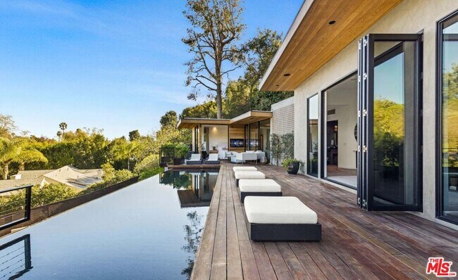 Building Photo - 727 N Beverly Glen Blvd