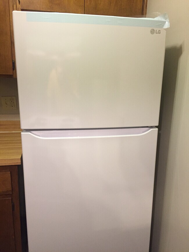 Brand New Refridgerator - 3014 Eaton St