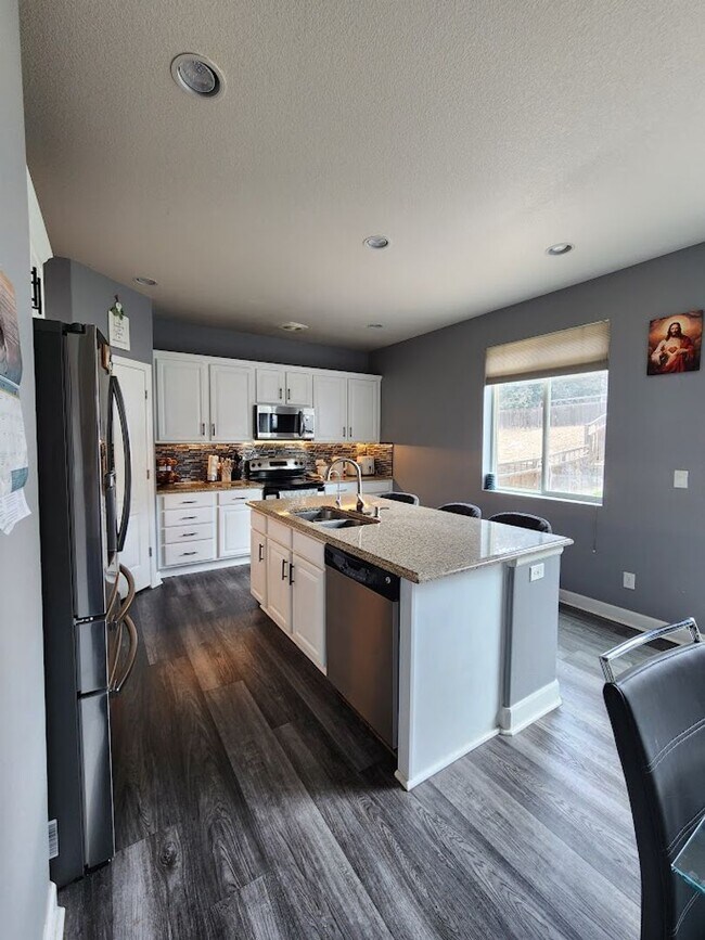 Building Photo - Long Realty & Property Management - 5 bedroom Stunning Home with Full Finished Basement