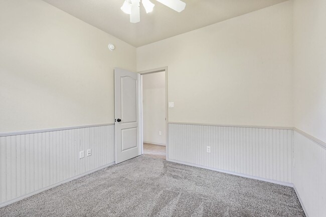 Building Photo - Spacious 4 Bedroom 2 Bath House near Restaurants