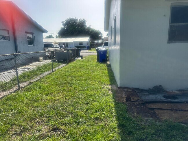Building Photo - 4120 NW 39th Ave
