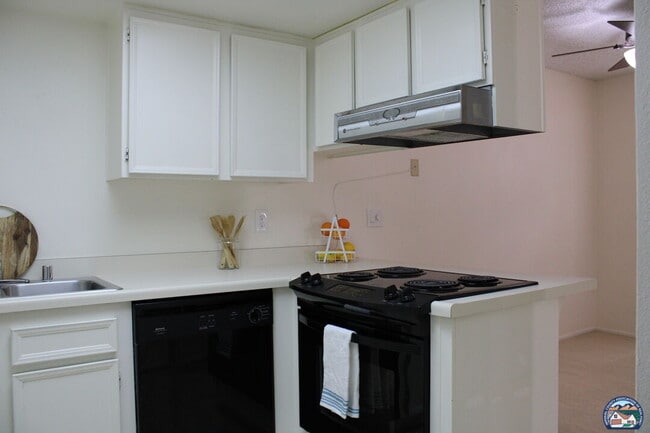 Building Photo - 1736 W Olive Ave