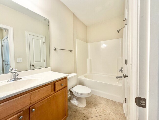 Building Photo - 108 Sunset Cir