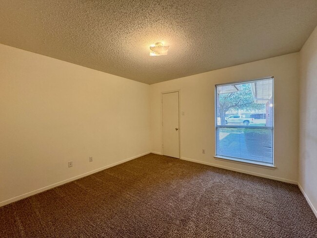 Building Photo - Duplex