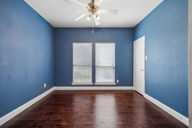 Building Photo - 9865 Tanglebrush Dr