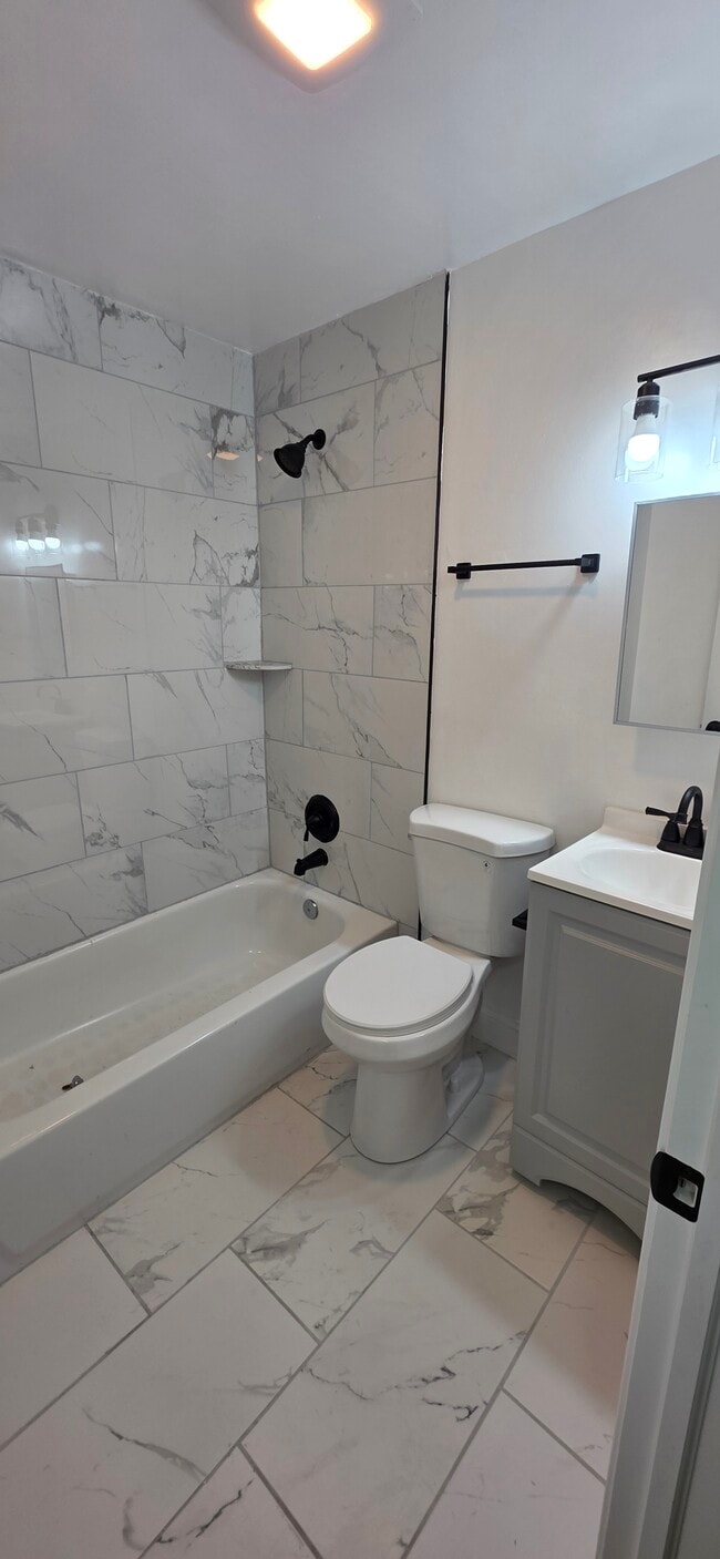 Building Photo - 2125 E Oliver St