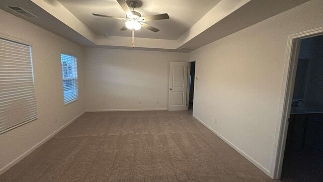 Building Photo - 576 River Run Dr