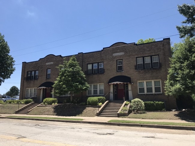 Building Photo - 1604 E 13th St